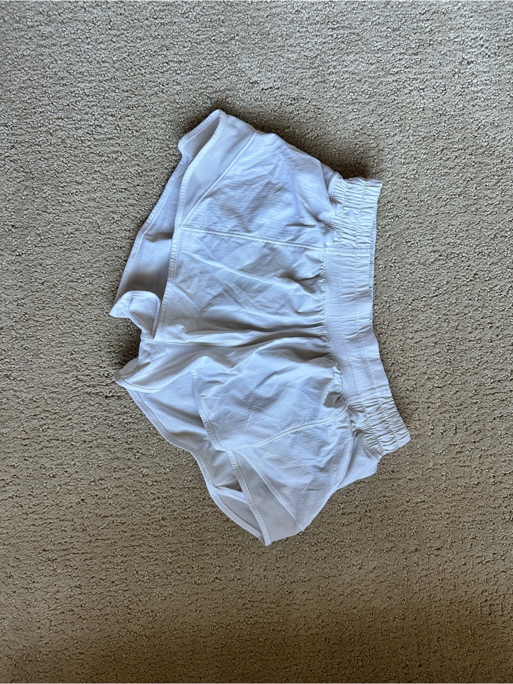 Lululemon shorts- Wht Sz4 - Picture 2 of 5